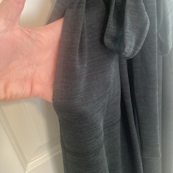 Black jumpsuit. Elastic waist, side pockets, V neck in front/ back, S/S, bow tie - Picture 5 of 10